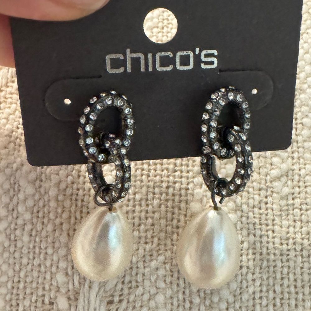 0260-Chico's Rhinestoneβand Pearlβ Drop Earrings